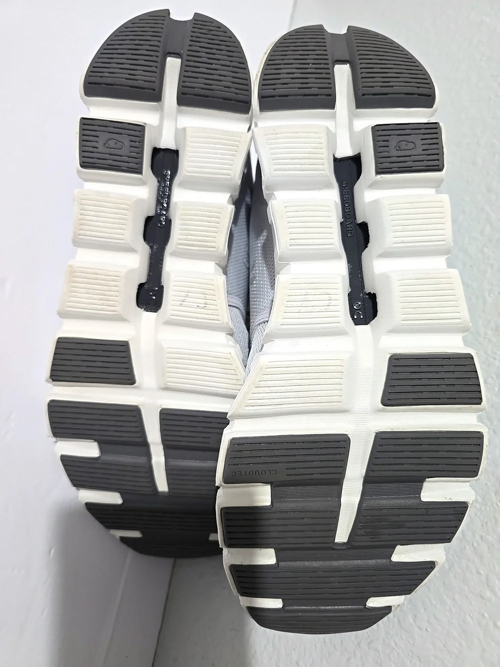 On Running Cloud 6 Running Shoes  Light Gray/White Women's Size 10